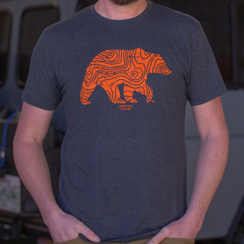 Load image into Gallery viewer, Lifestyle Overland Men&#39;s Charcoal Topo Bear T-Shirt
